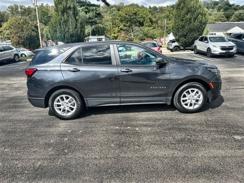 Used 2022 Chevrolet Equinox LS w/ LS Convenience Package image 9