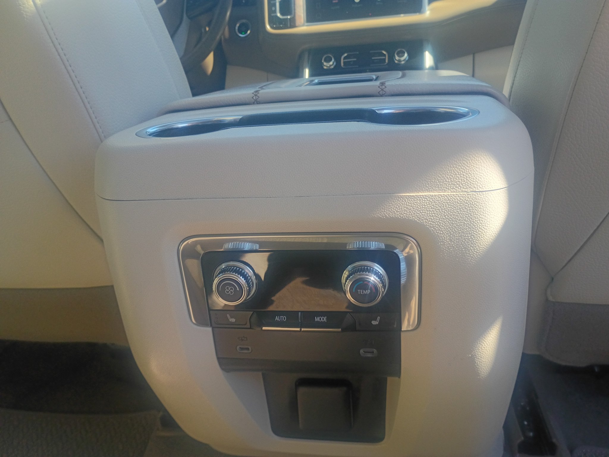 Used 2023 GMC Yukon Denali AWD/4WD image 15