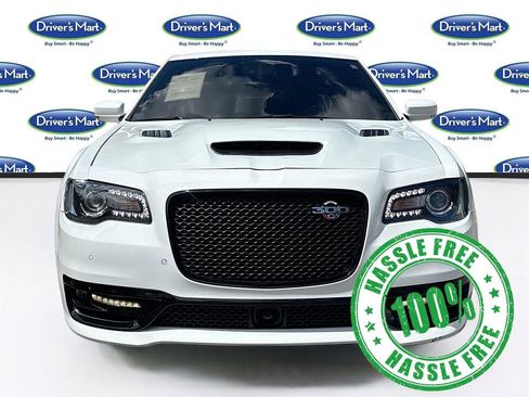 Used 2023 Chrysler 300 C image 2