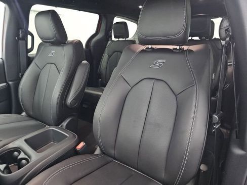 New 2026 Chrysler Pacifica Select w/ S Appearance Package image 25
