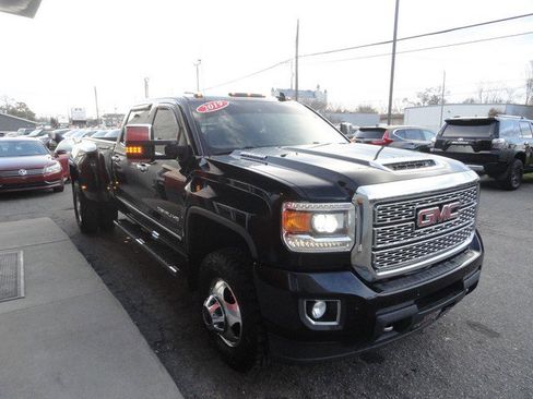 Used 2019 GMC Sierra 3500 Denali w/ Duramax Plus Package image 7