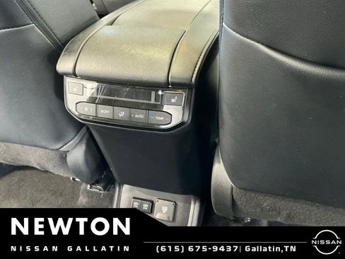 Used 2021 Toyota Highlander Platinum AWD/4WD image 23