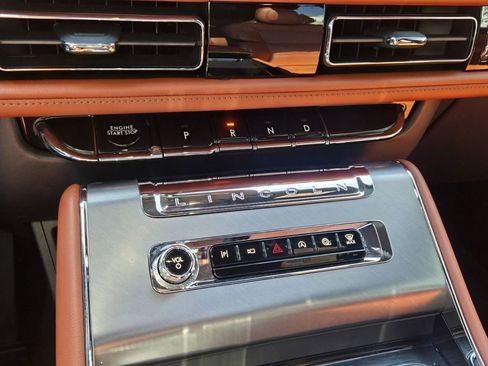 Used 2025 Lincoln Aviator Reserve w/ Luxury Package image 18
