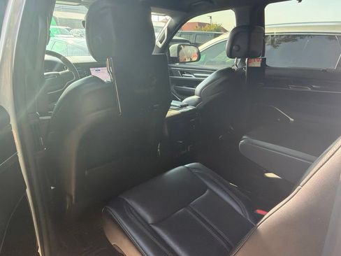 Used 2022 Jeep Wagoneer Series III w/ Premium Group I AWD/4WD image 8