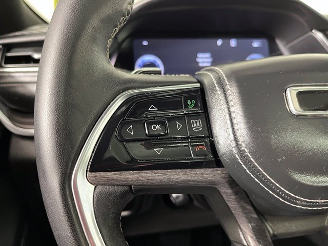 Used 2023 Jeep Grand Cherokee Overland AWD/4WD image 21