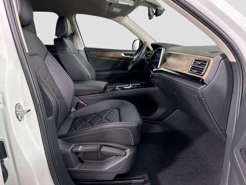 Certified 2024 Volkswagen Atlas SE image 14