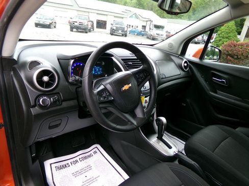 Used 2016 Chevrolet Trax LT w/ LT Sun and Sound Package AWD/4WD image 16