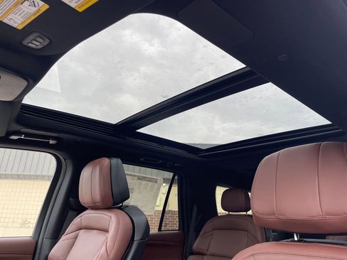 New 2026 Lincoln Navigator Reserve AWD/4WD image 15