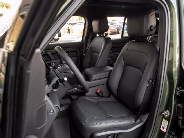 New 2026 Land Rover Defender 110 X-Dynamic SE AWD/4WD image 13