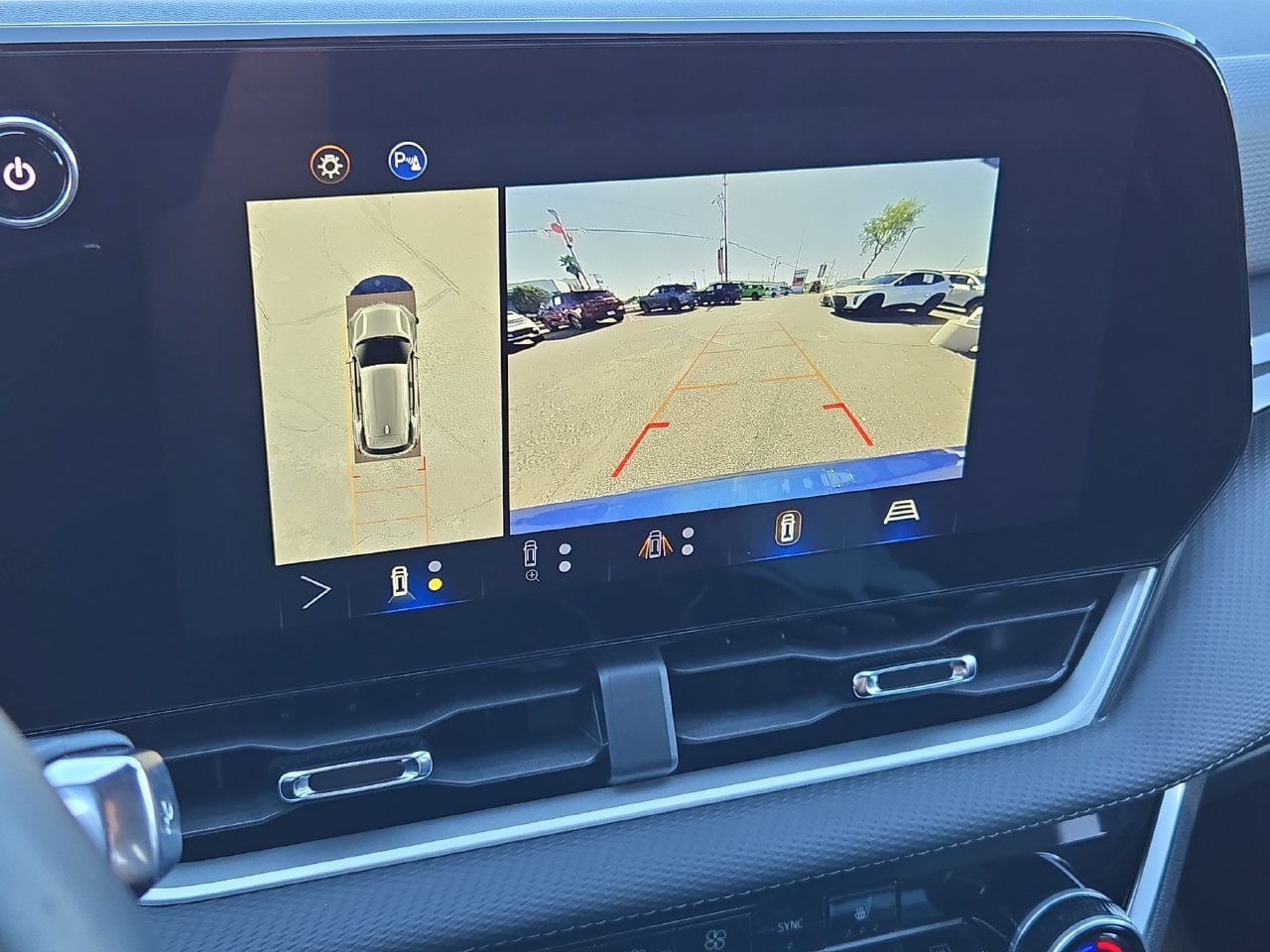 Used 2025 Chevrolet Equinox LT w/ Convenience Package II FWD image 24