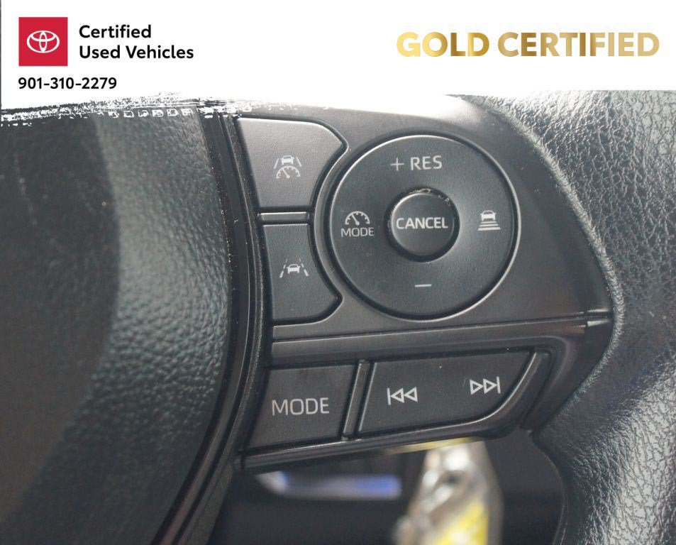 Used 2025 Toyota Corolla LE FWD image 9
