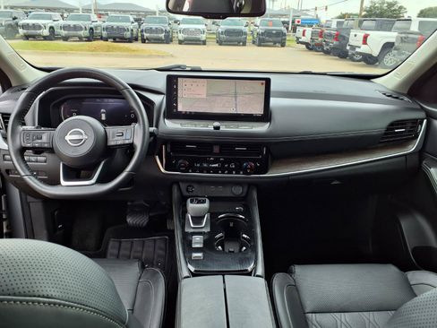 Used 2024 Nissan Rogue Platinum w/ Platinum Premium Package FWD image 11