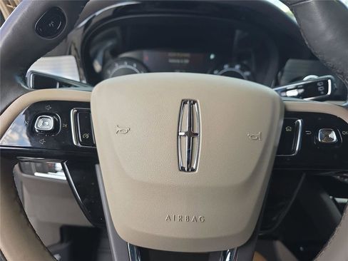 Used 2022 Lincoln Corsair FWD w/ Premium Package image 25