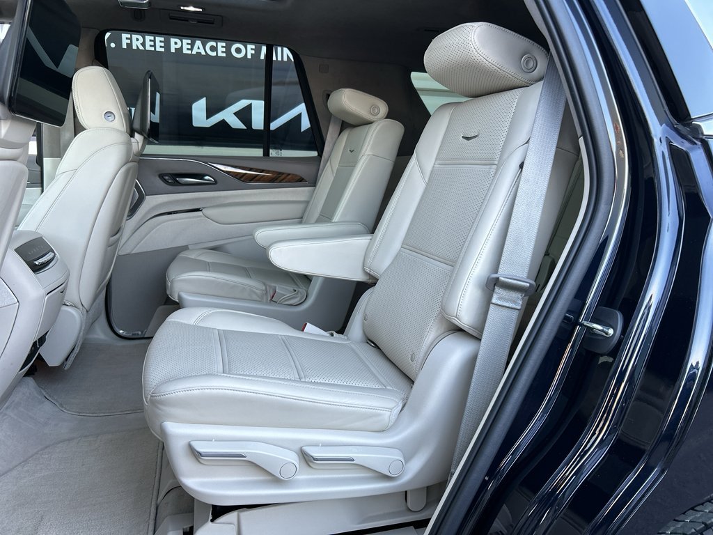 Used 2021 Cadillac Escalade Premium Luxury Platinum AWD/4WD image 12