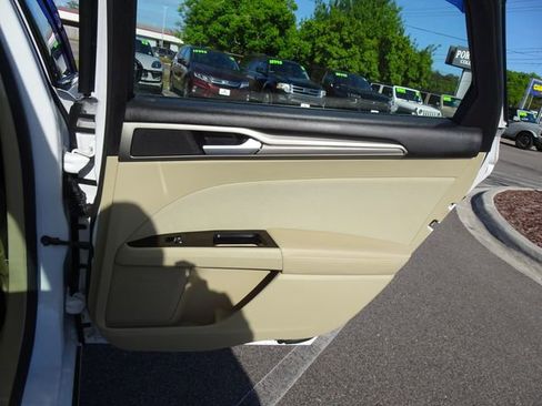 Used 2015 Ford Fusion SE image 19