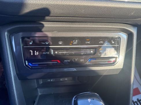 Used 2022 Volkswagen Tiguan SE image 28