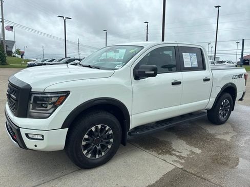 Used 2023 Nissan Titan PRO-4X w/ Pro-4x Convenience Package AWD/4WD image 3