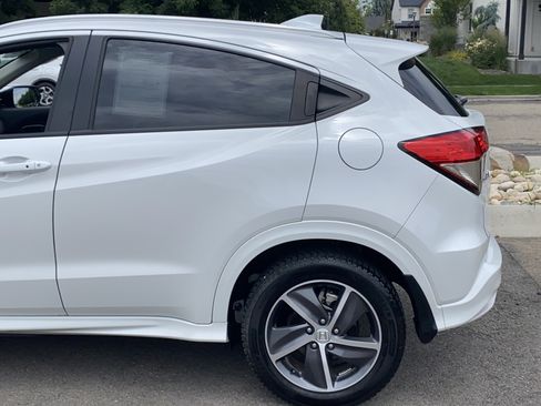 Used 2020 Honda HR-V Touring image 4