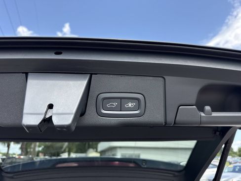 Certified 2024 Volvo XC60 B5 Ultimate w/ Protection Package Premier AWD/4WD image 33