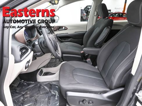 Used 2023 Chrysler Voyager LX FWD image 14