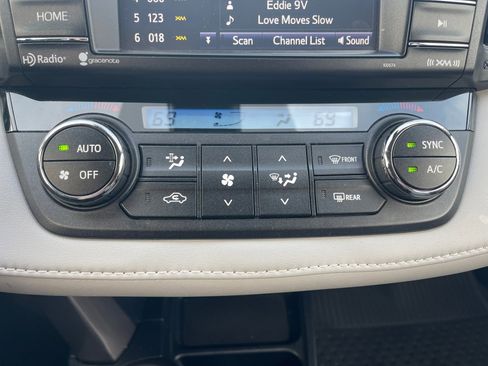 Used 2018 Toyota RAV4 XLE image 18