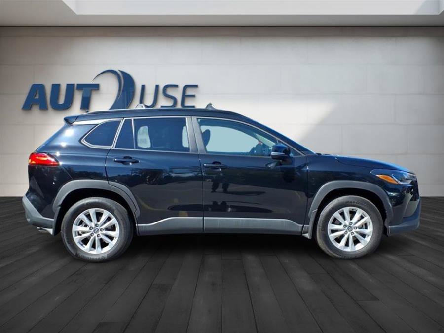Used 2023 Toyota Corolla Cross LE w/ Moonroof Package AWD/4WD image 11