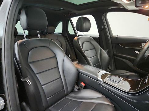 Used 2020 Mercedes-Benz GLC 300 4MATIC w/ Parking Assistance Package image 27