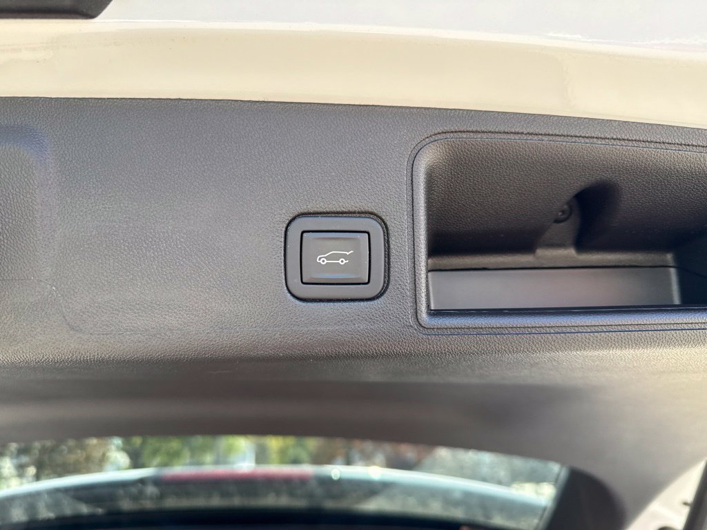 Certified 2024 GMC Terrain SLT w/ LPO, Floor Liner Package AWD/4WD image 9