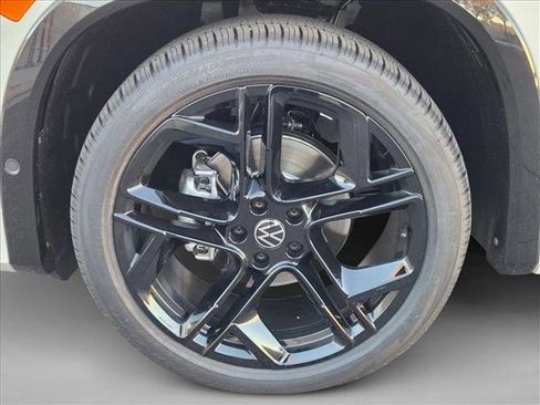 New 2026 Volkswagen Tiguan SE R-Line image 9