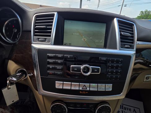 Used 2016 Mercedes-Benz GL 450 4MATIC image 11