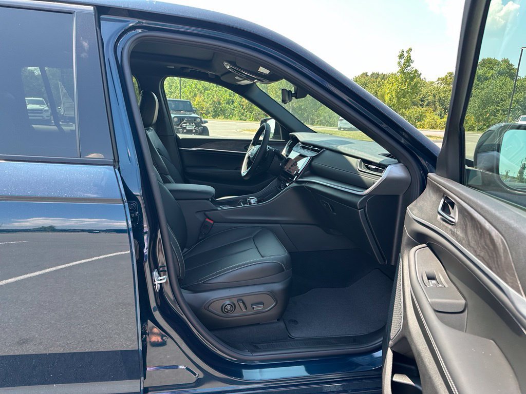 New 2027 Jeep Grand Cherokee Limited AWD/4WD image 20