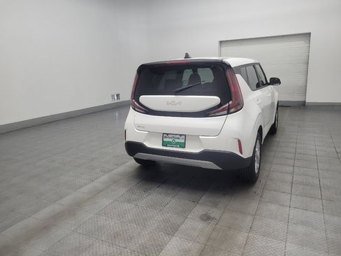 Used 2025 Kia Soul LX w/ LX Technology Package FWD image 9