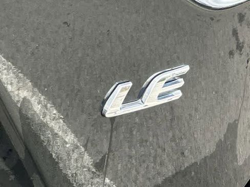 Used 2020 Toyota Corolla LE image 16