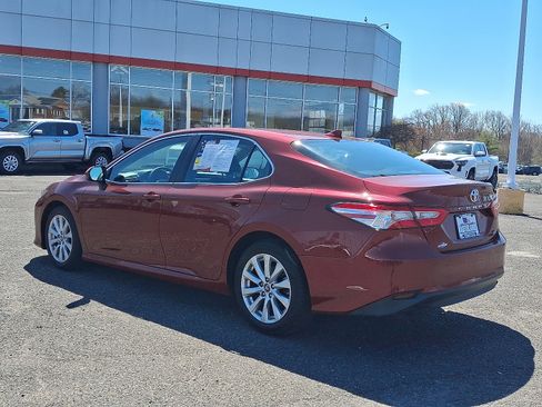 Used 2019 Toyota Camry LE FWD image 5