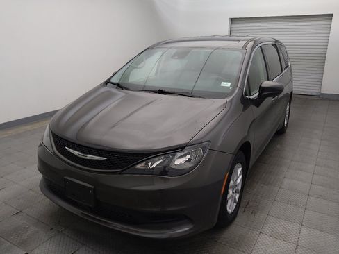 Used 2023 Chrysler Voyager LX FWD image 15