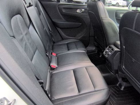 Used 2024 Volvo XC40 B5 Core AWD/4WD image 29