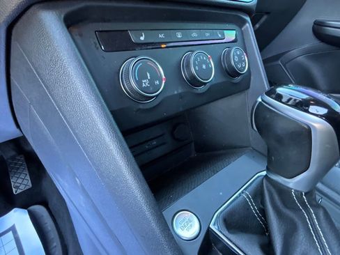 Used 2022 Volkswagen Taos SE image 25