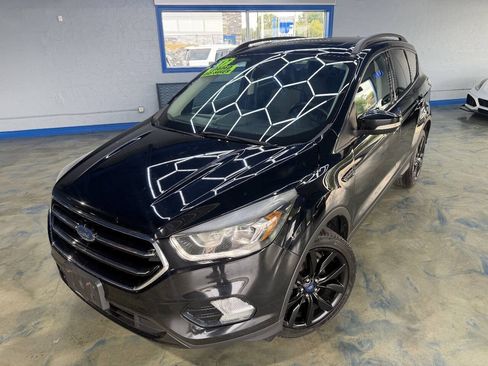 Used 2017 Ford Escape Titanium w/ Canadian Touring Package AWD/4WD image 1
