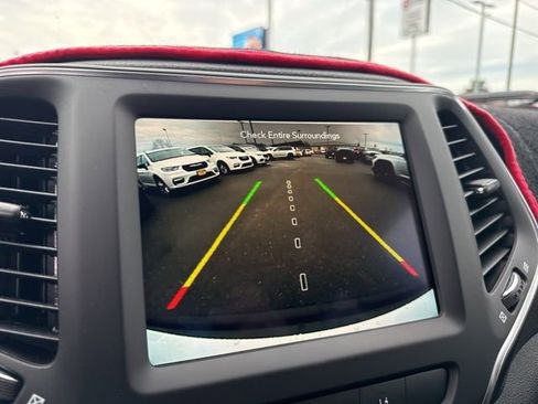 Used 2023 Jeep Cherokee Altitude Lux image 31