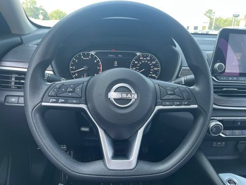 Used 2024 Nissan Altima 2.5 SV FWD image 16