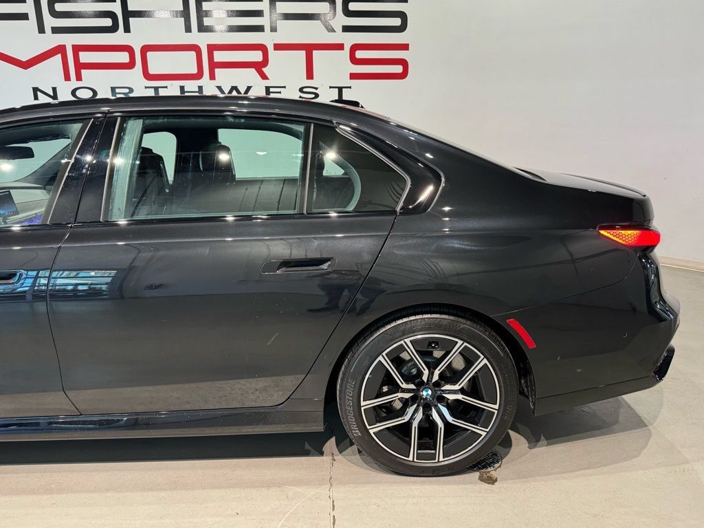 Used 2025 BMW 760i xDrive AWD/4WD image 6