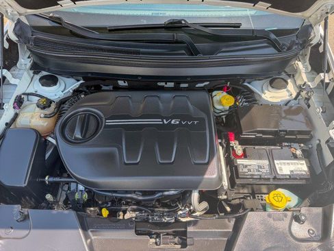 Used 2015 Jeep Cherokee Latitude FWD image 18
