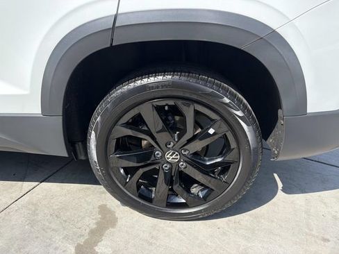 Certified 2023 Volkswagen Taos SE w/ Panoramic Sunroof Package FWD image 6