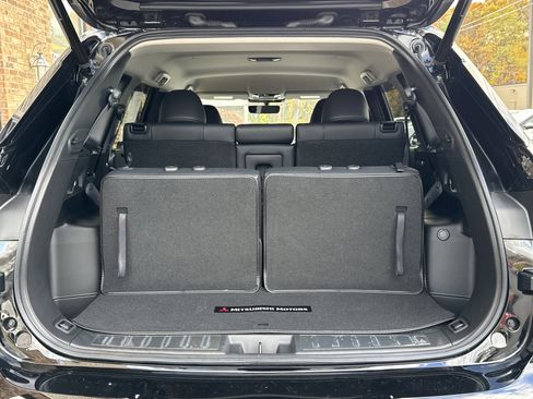 Used 2025 Mitsubishi Outlander SE image 12