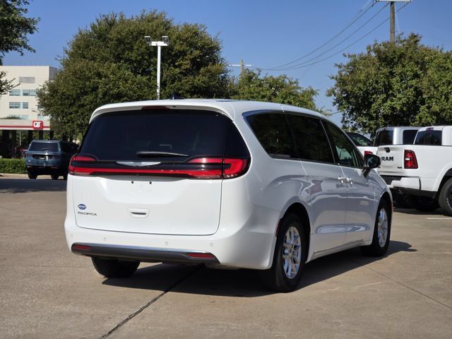 Certified 2023 Chrysler Pacifica Touring-L FWD image 7