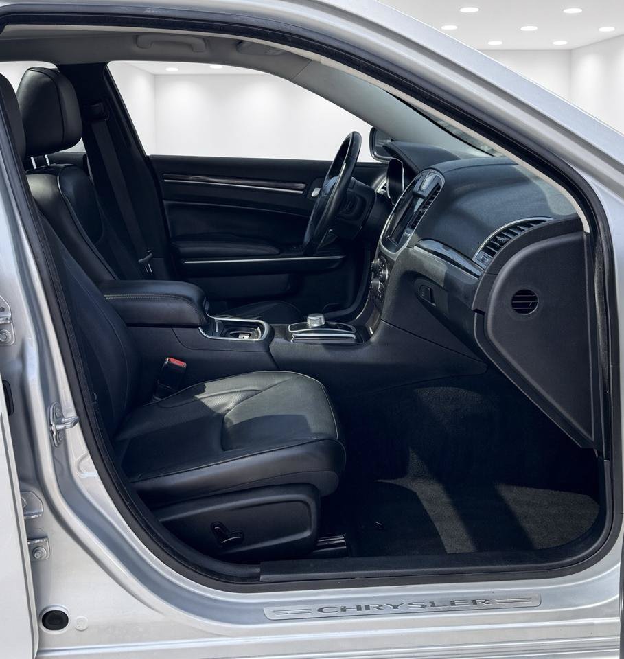 Used 2020 Chrysler 300 Limited RWD image 17