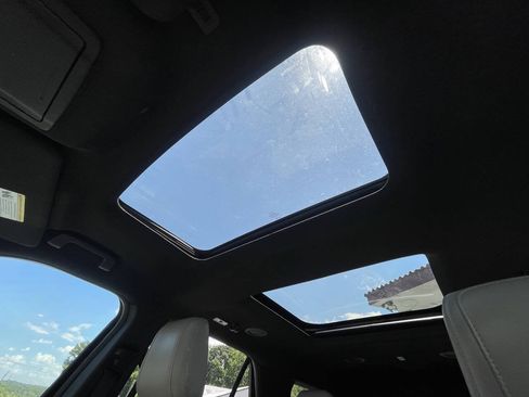 Used 2018 Ford Explorer Limited w/ Ford Safe & Smart Package FWD image 37