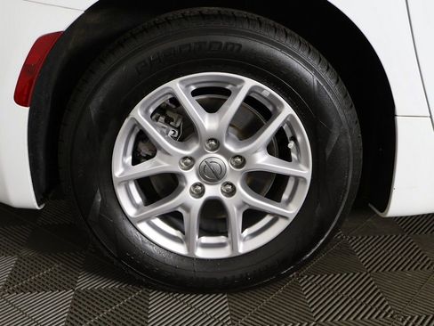 Used 2024 Chrysler Pacifica Touring-L FWD image 23