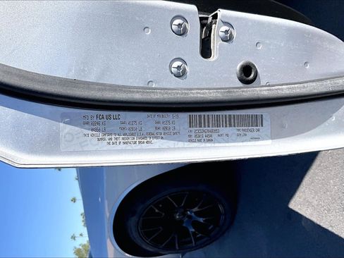 Used 2019 Dodge Challenger SXT image 5