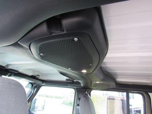Used 2025 Jeep Wrangler Unlimited Sport AWD/4WD image 19